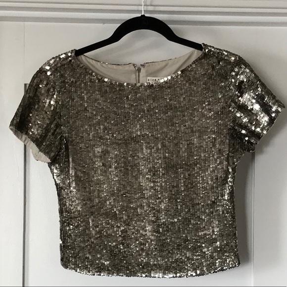 Alice + Olivia Tops - 🚨Alice + Olivia Sarita Gold Sequin Crop Top🚨